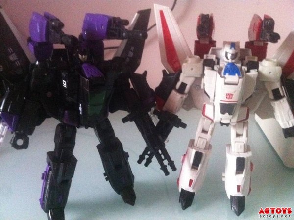 First Looks At Cybertron Con 2013 Henkei Jetfire Out Of The Box Images Show Exclusive Figure Details  (10 of 15)